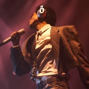 Humbe at Teatro Caupolicán
