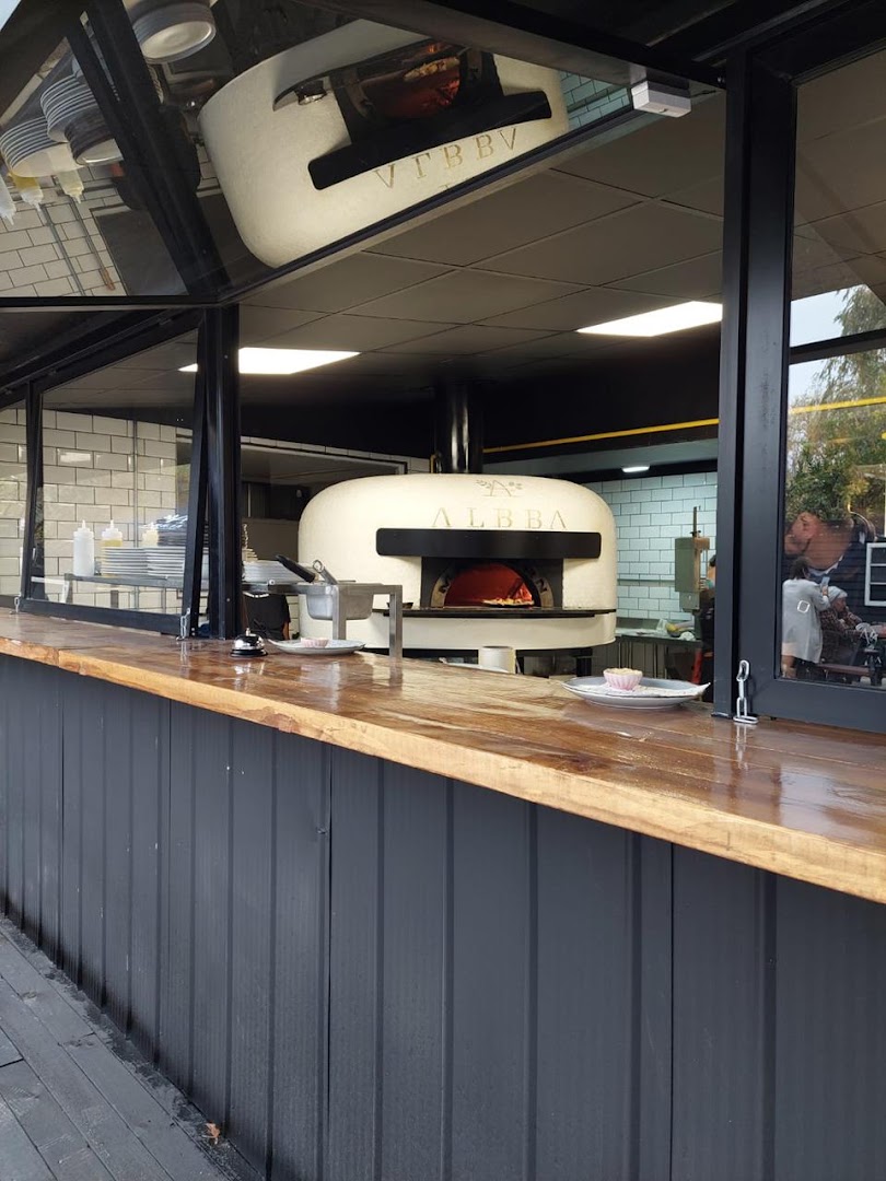 Albba Trattoria & Pizzería