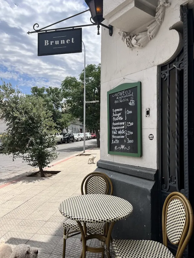 Café Brunet, Barrio Yungay, Santiago