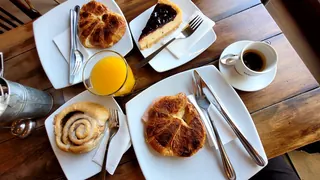 Melbourne Café image 3