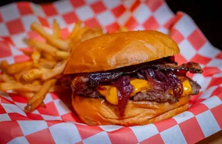 Courtside Burger image 2