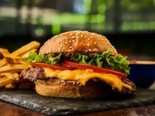 Courtside Burger image 3