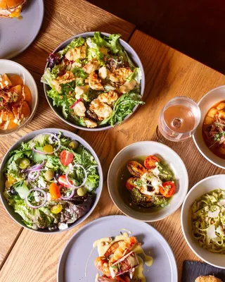Delfina Bistro image 3