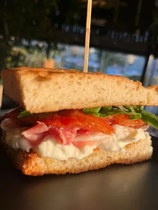 Delfina Bistro image 4