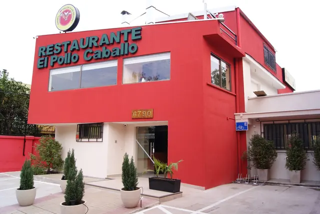 El Pollo Caballo, La Reina, Santiago
