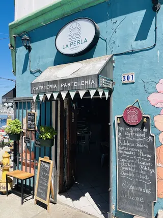 La Perla Cafeteria image 1