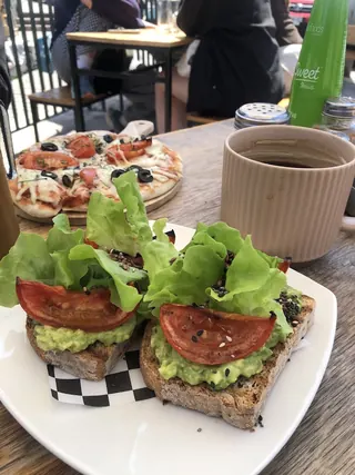 La Perla Cafeteria image 3