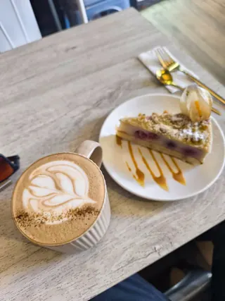 La Perla Cafeteria image 5
