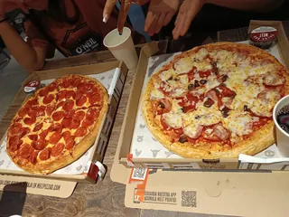 Melt Pizzas image 3