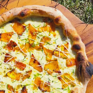 Moe Pizzas Paine image 4