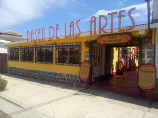 Paseo De Las Artes image 3