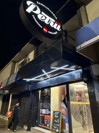 Petrü Restobar image 3