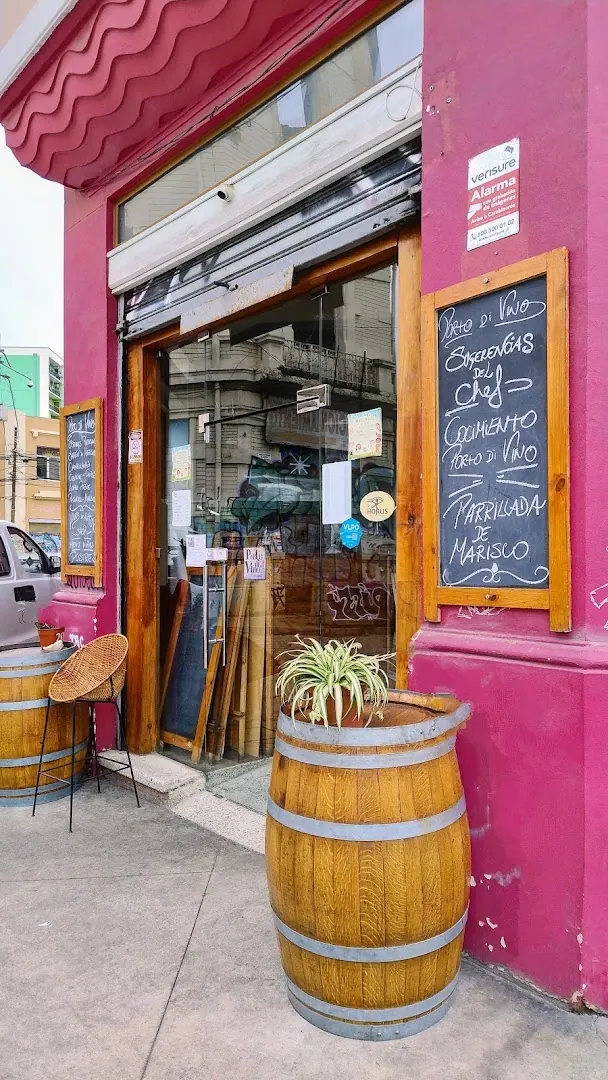 Port Wine, Valparaíso, Santiago