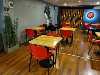 Sushi Rolls restaurant image 1