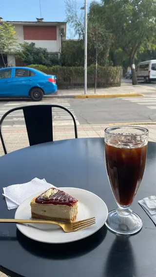 Un Café Y Algo Más image 2