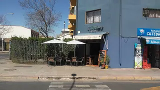 Un Café Y Algo Más image 3