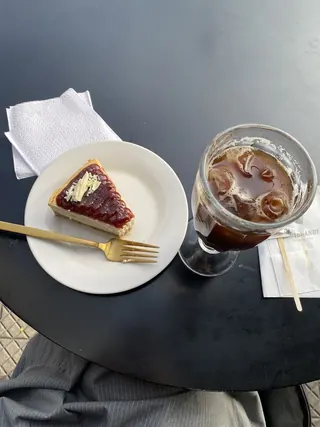 Un Café Y Algo Más image 5