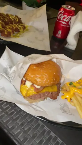 Waton Burgers image 2