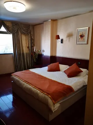 Hotel 198 image 3