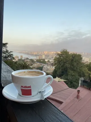 Meraki coffee & Hostel Valparaíso image 3