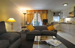 Park Plaza Apartments image 6