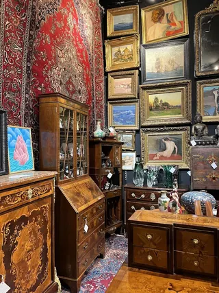 Bucarest Art & Antiques image 5