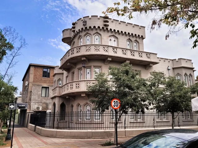 Castillo Los Jesuitas, Barrio Italia, Santiago