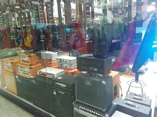 Galeria Plaza, Musical Instruments image 5