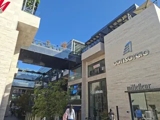 Mall Casacostanera image 5