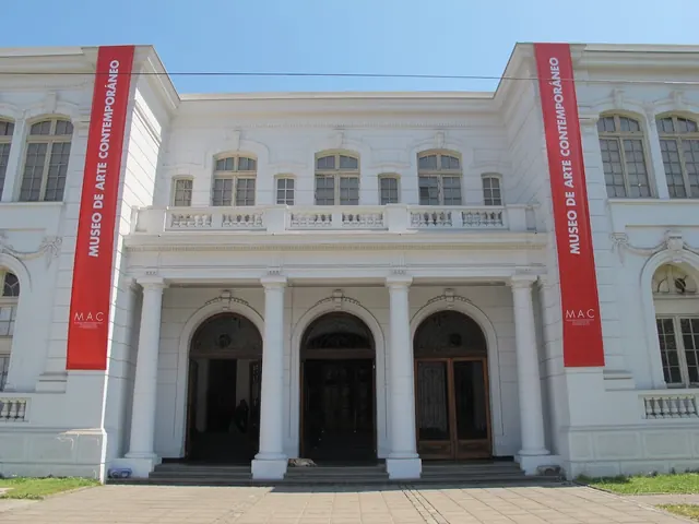 Museo de Arte Contemporáneo (MAC), Barrio Yungay, Santiago