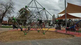 Plaza Carlos Ossandón image 5