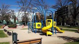 Plaza Raúl Deves image 2