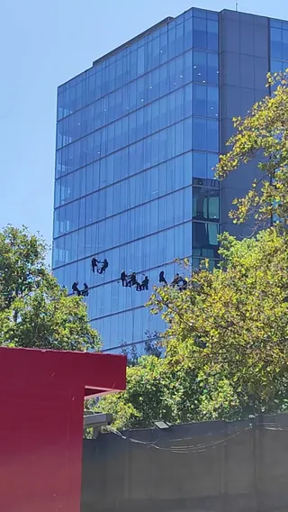 República del Ecuador Park image 2
