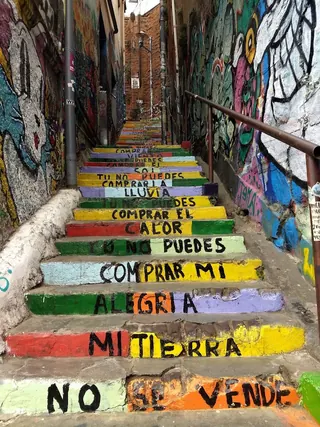 Tour del Graffiti Valparaiso image 3