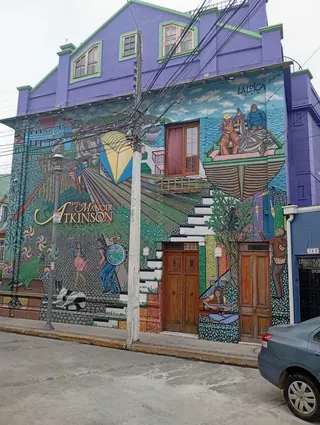Tour del Graffiti Valparaiso image 4