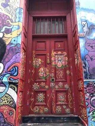 Tour del Graffiti Valparaiso image 5